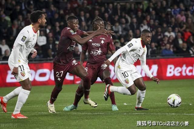 记者批姆巴佩：姆巴佩状态不像职业球员